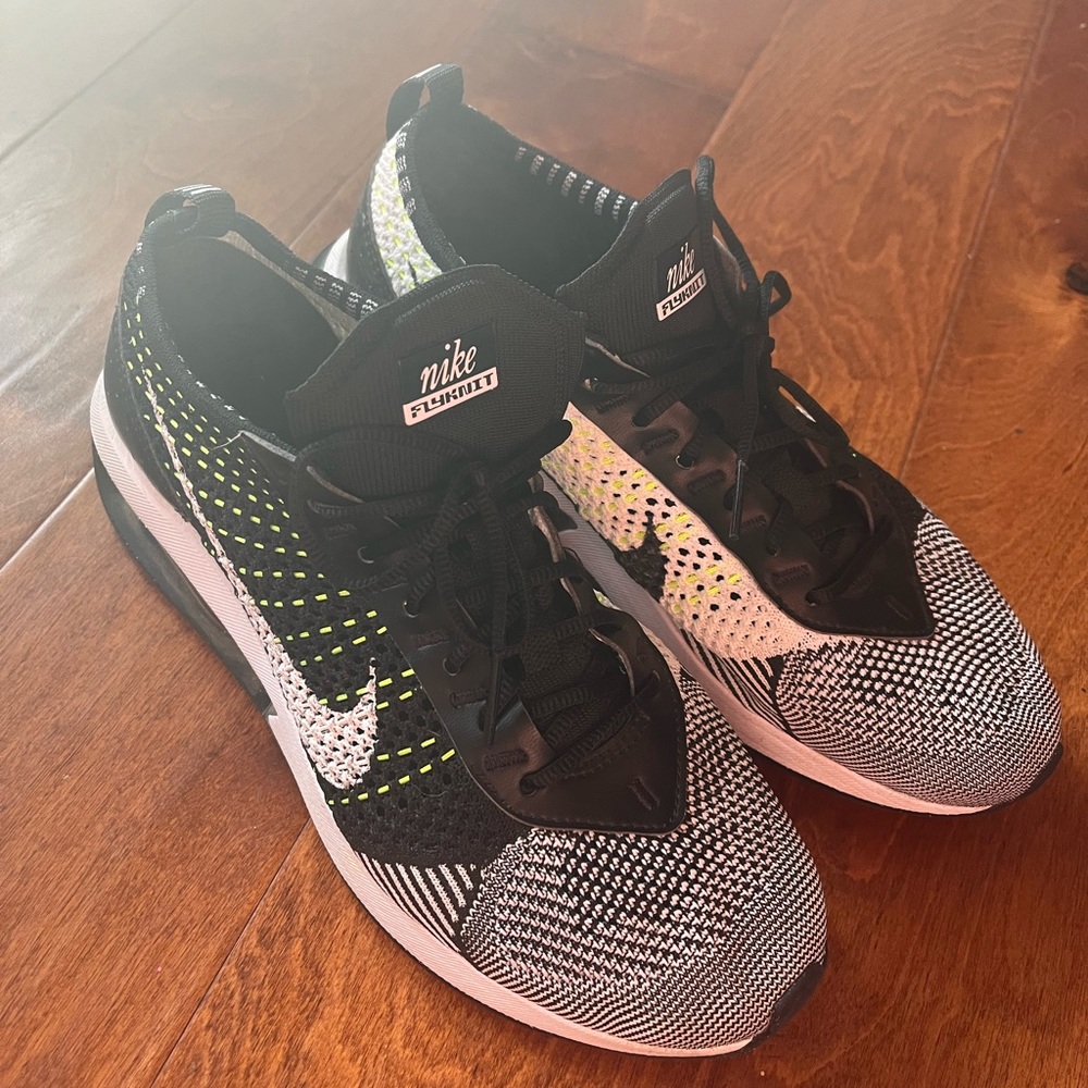 EUC Nike Air Max Flyknit Racer 8